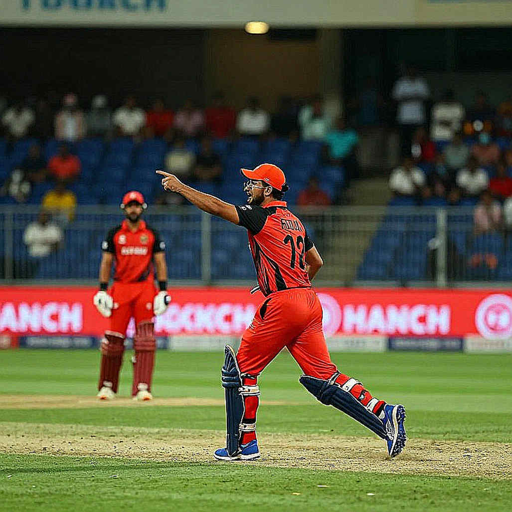 খালি চেয়ার, ভরা গলা: গালফ ক্রিকেটের যে খাতা স্কোরবোর্ডে ওঠে না