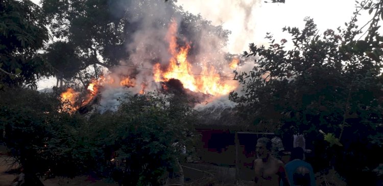 ଘରେ ନିଆଁ ଲାଗି ଲକ୍ଷାଧିକ ଟଙ୍କାର ସମ୍ପତି ନଷ୍ଟ ହେବା ସହିତ ତିନୋଟି ଘର ଭସ୍ମ