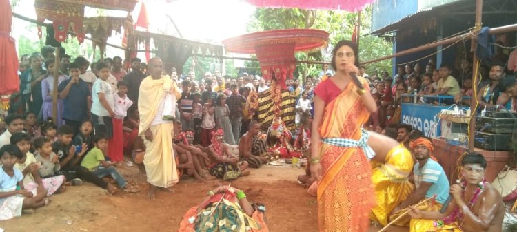 ପ୍ରବଳ ଜନ ଗହଳି ମଧ୍ୟରେ ଦଣ୍ଡନୃତ୍ୟ ନୂଆପଦର  ..........................................