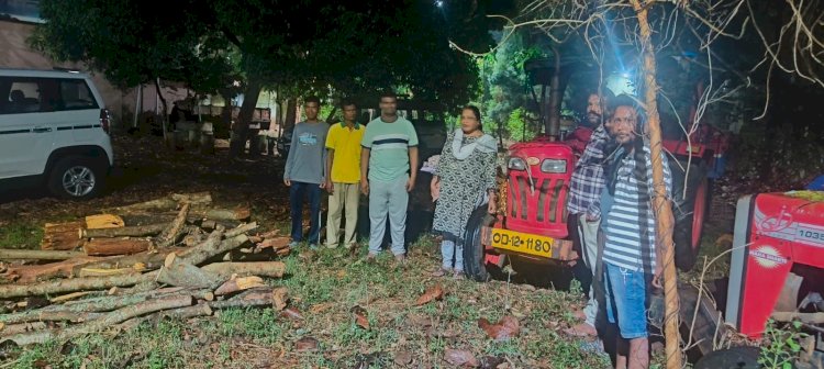 କାଠ ବୋଝେଇ ଟ୍ରାକ୍ଟର ଜବତ, ଚାଳକ ଫେରାର