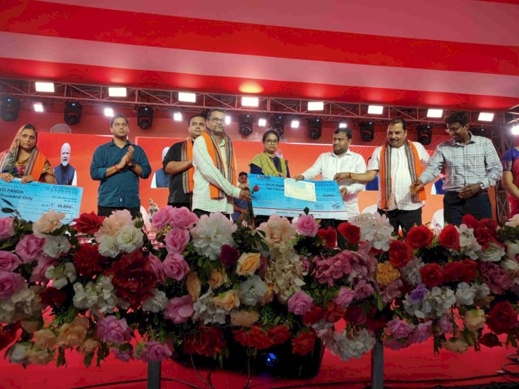 ନୂଆଗାଁ ବ୍ଲକରୁ ଦିଲ୍ଲିପ କୁମାର ଖଣ୍ଡୁଆଳଙ୍କୁ ପ୍ରକୃତି ମିତ୍ର ସମ୍ମାନ